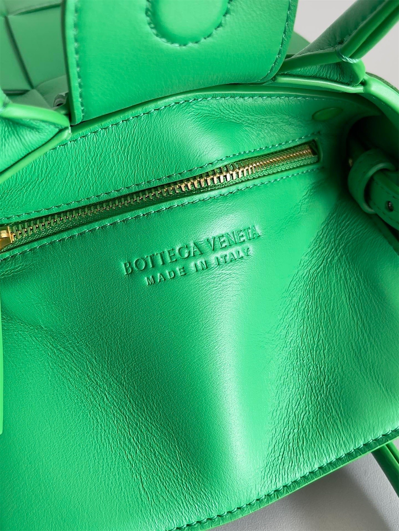 bo*te*ga Ve*ne*ta mini cassette tote bag in parakeet lambskin