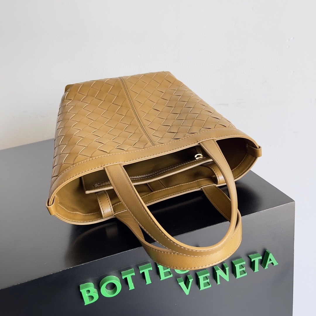 bo*te*ga Ve*ne*ta small flip flap bag in acorn intrecciato lambskin