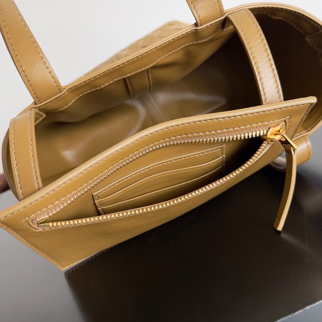 bo*te*ga Ve*ne*ta small flip flap bag in acorn intrecciato lambskin