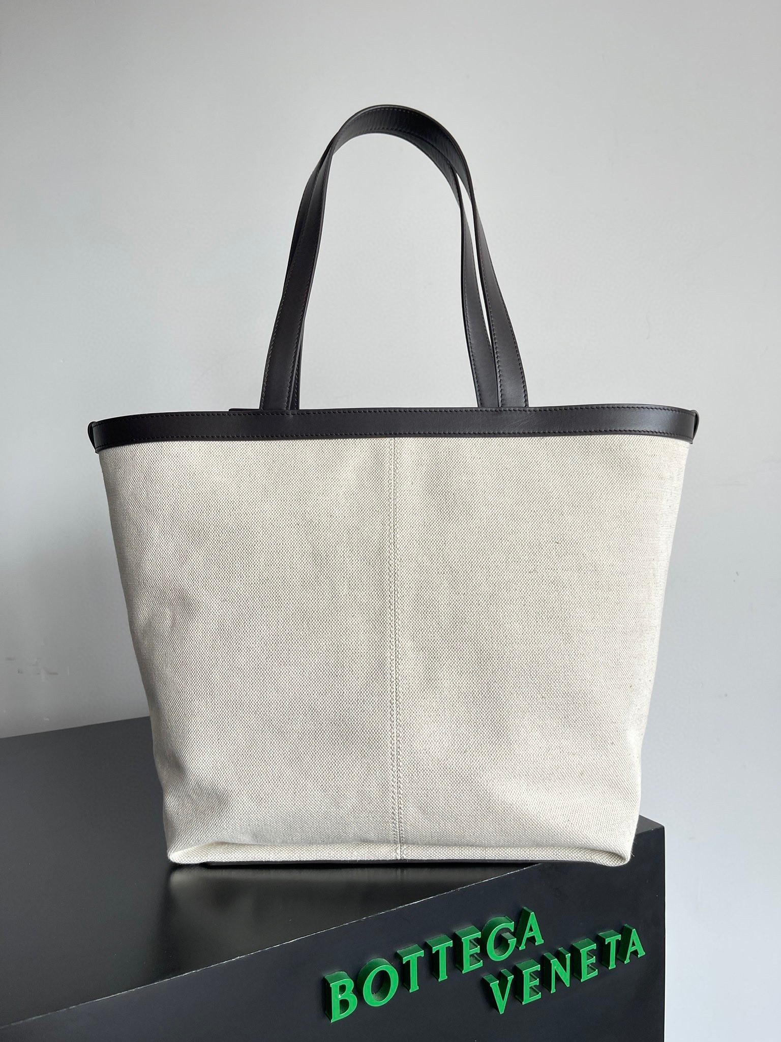 bo*te*ga Ve*ne*ta medium flip flap bag in canvas with fondant leather