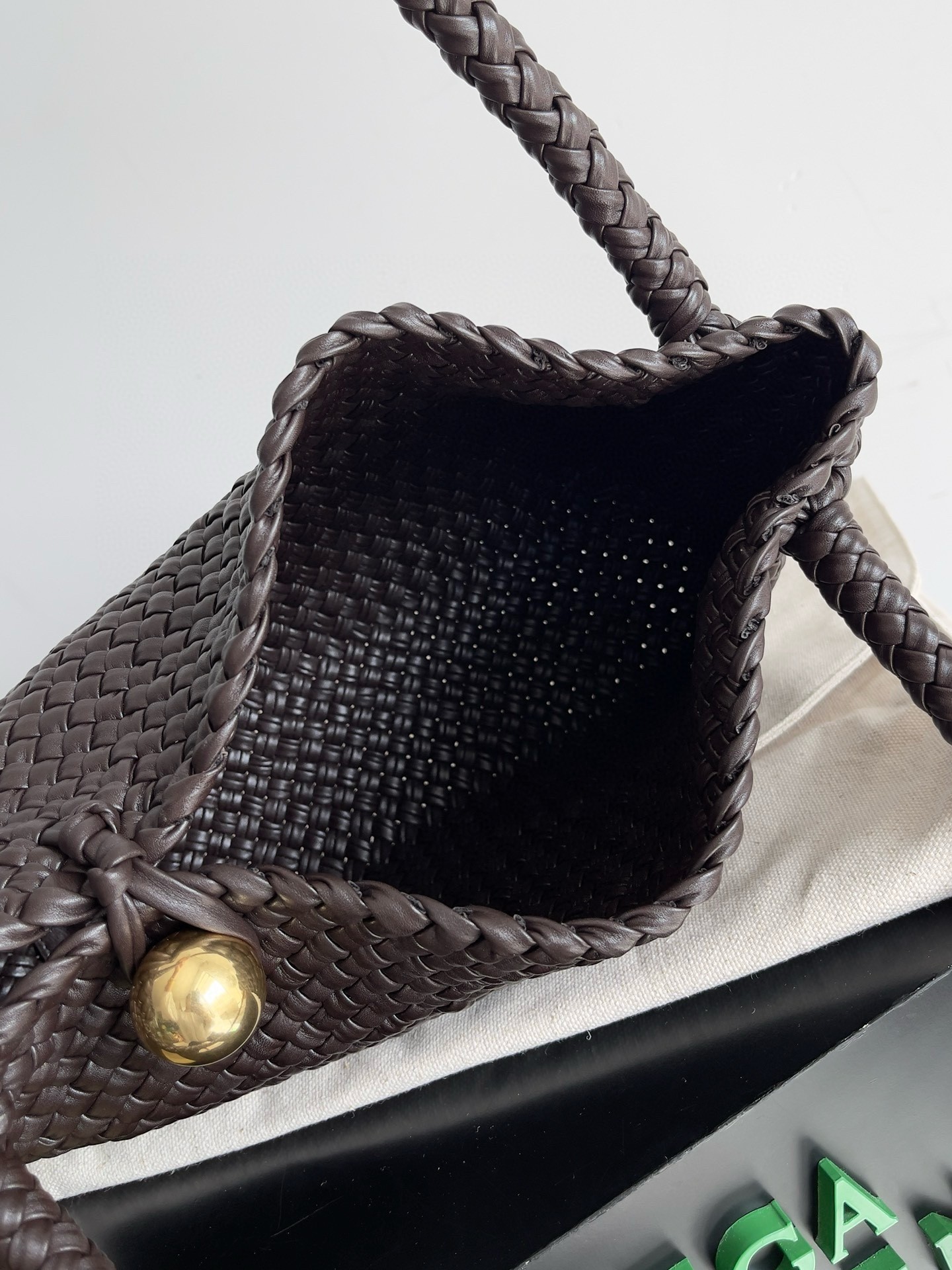bo*te*ga Ve*ne*ta tosca bag in fondant intrecciato calfskin