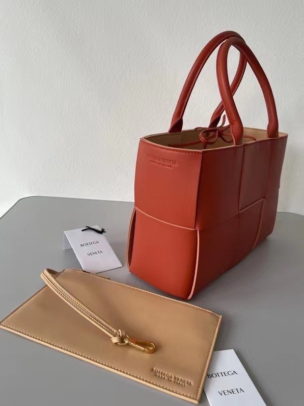 bo*te*ga Ve*ne*ta arco small tote in maple intrecciato lambskin
