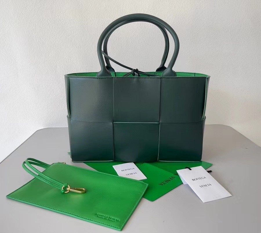 bo*te*ga Ve*ne*ta arco small tote in raintree intrecciato lambskin