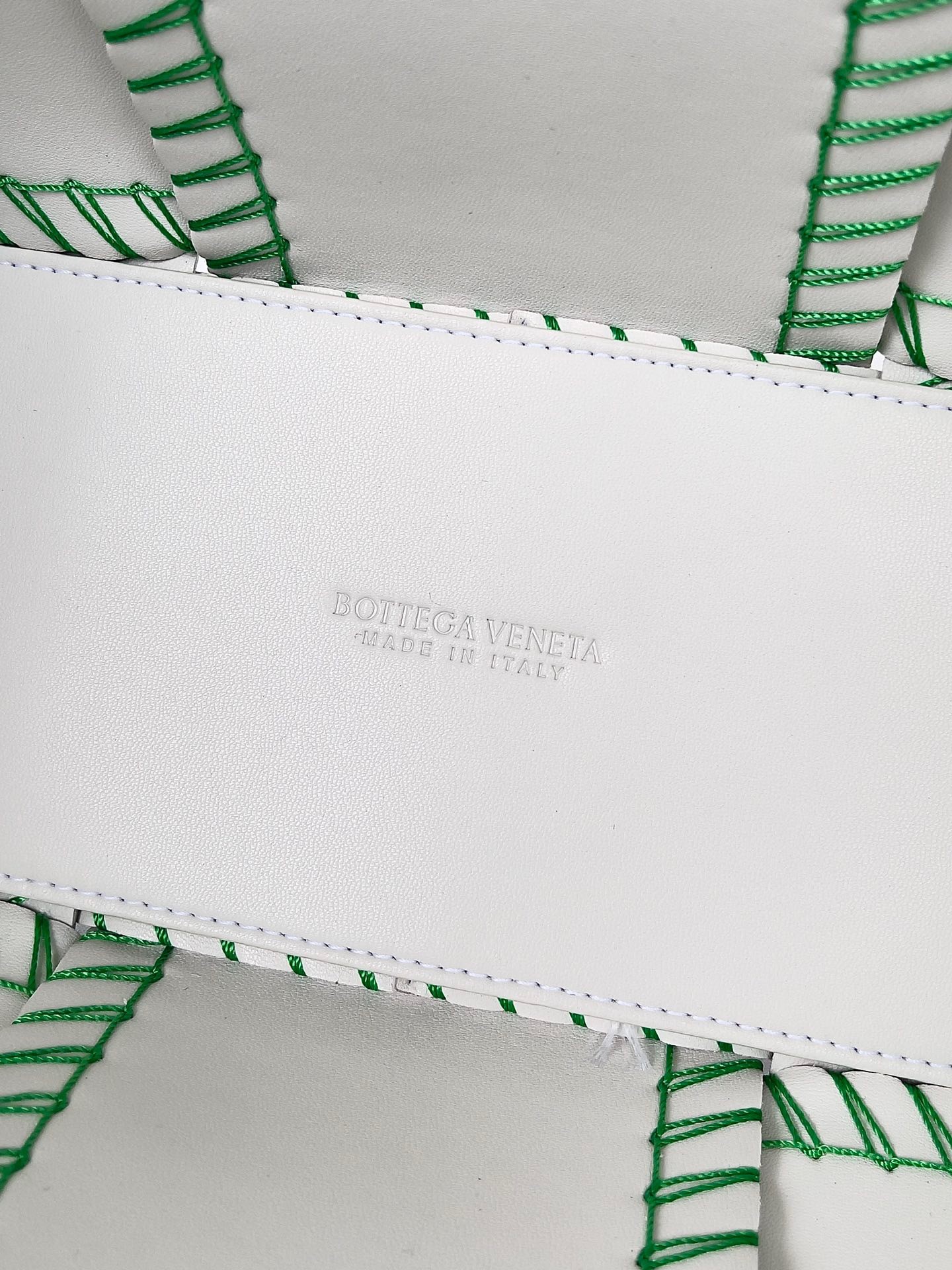 bo*te*ga Ve*ne*ta white arco small tote with green overlock stitching