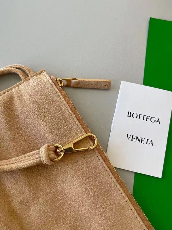 bo*te*ga Ve*ne*ta arco medium tote in beige intrecciato lambskin
