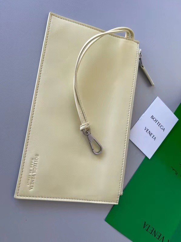 bo*te*ga Ve*ne*ta arco medium tote in cream intrecciato lambskin