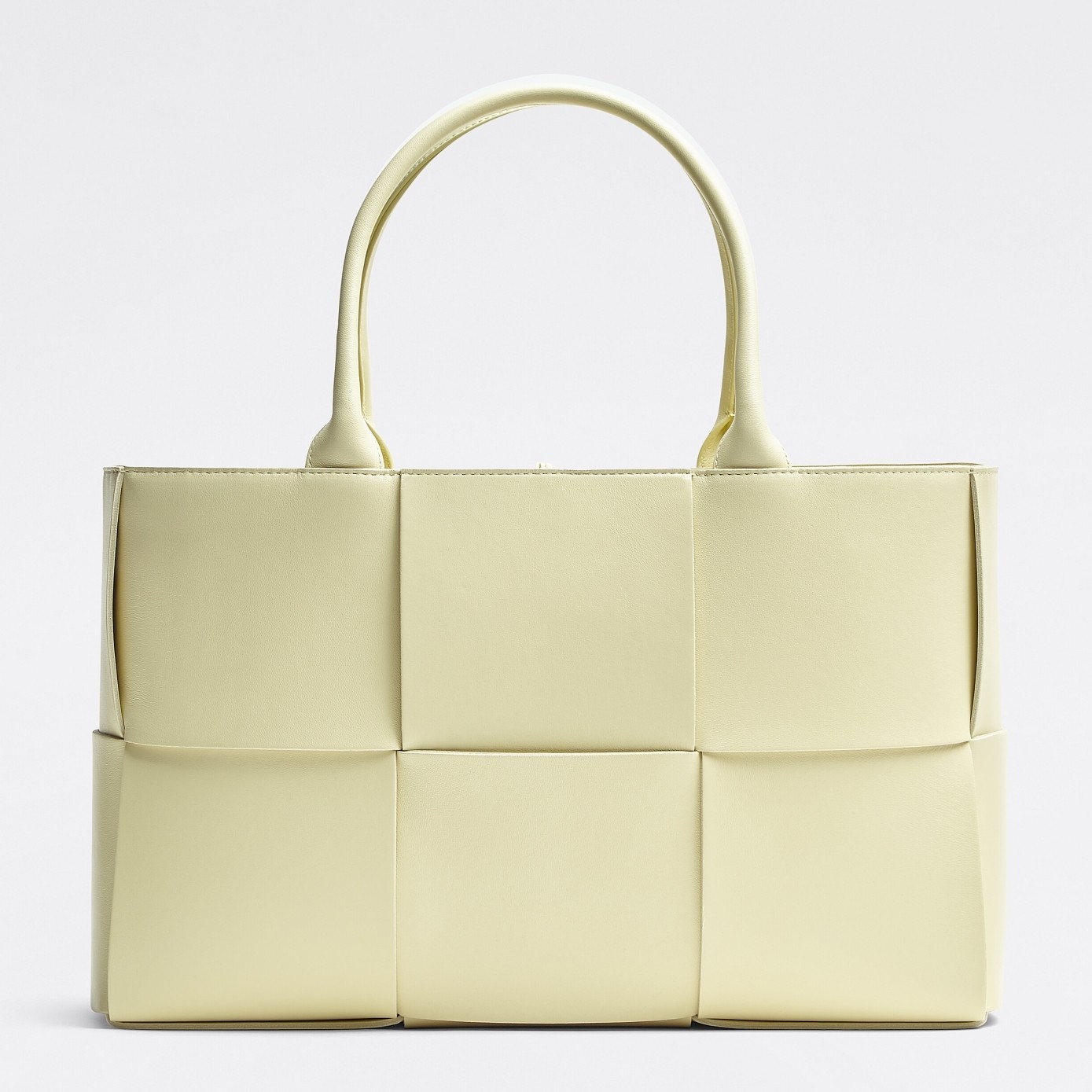 bo*te*ga Ve*ne*ta arco medium tote in cream intrecciato lambskin