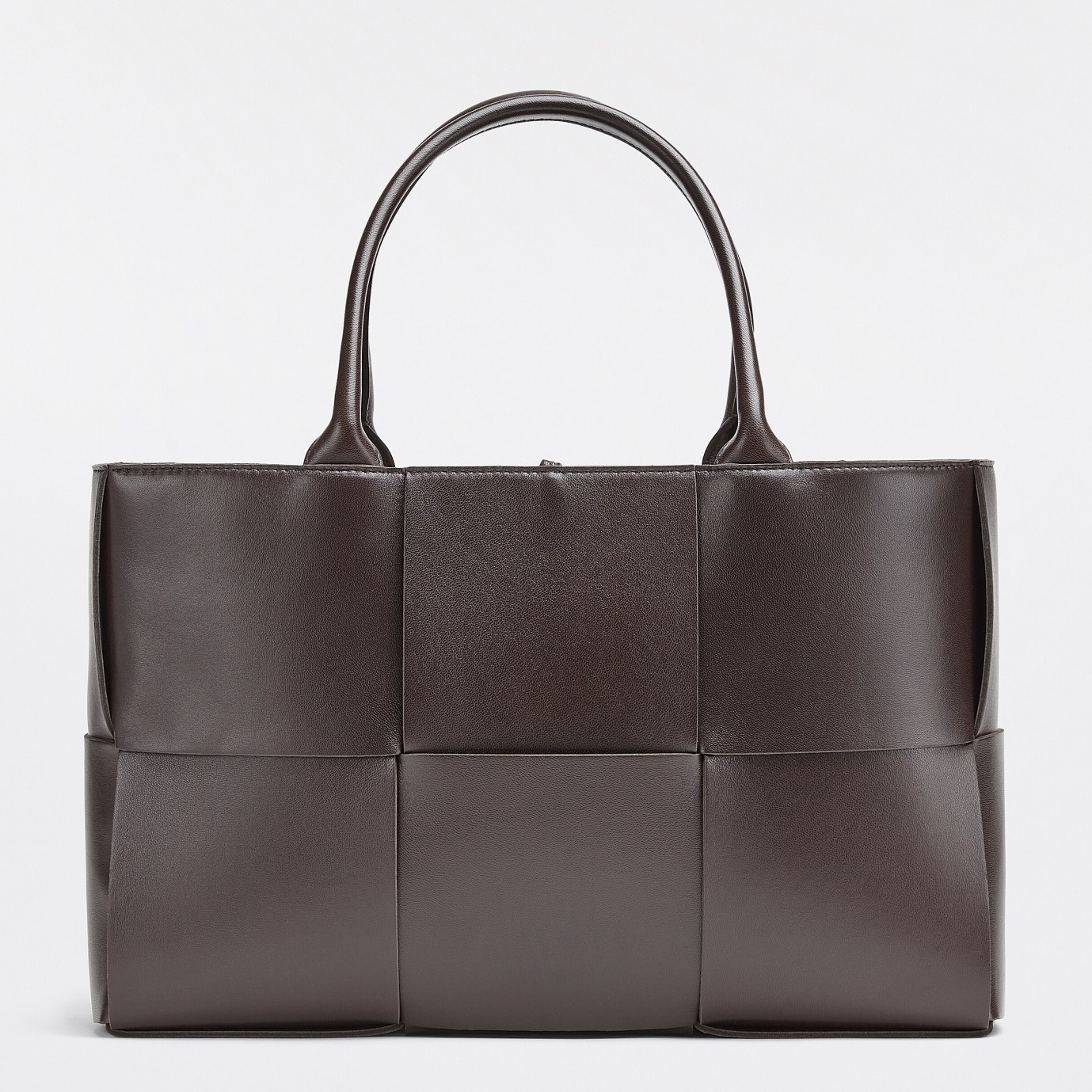 bo*te*ga Ve*ne*ta arco medium tote in fondant intrecciato lambskin