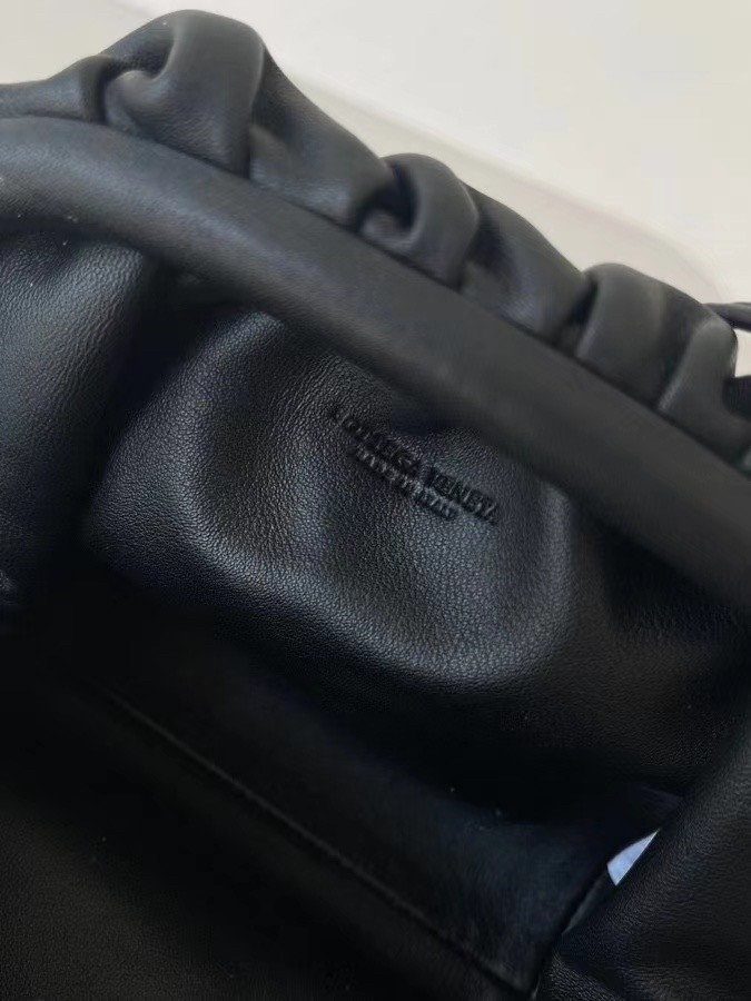bo*te*ga Ve*ne*ta mini pouch in black calfskin