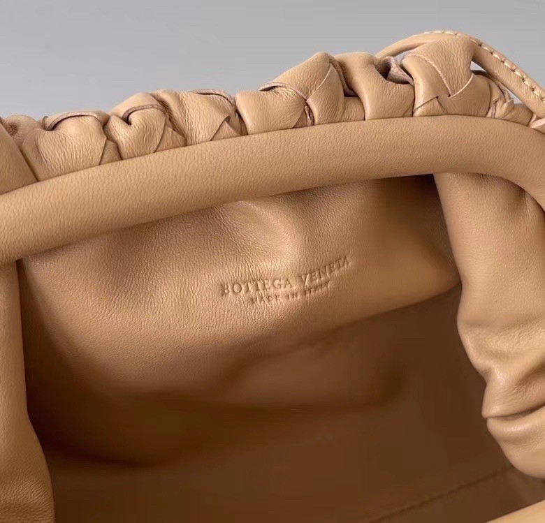 bo*te*ga Ve*ne*ta mini pouch in beige intrecciato lambskin