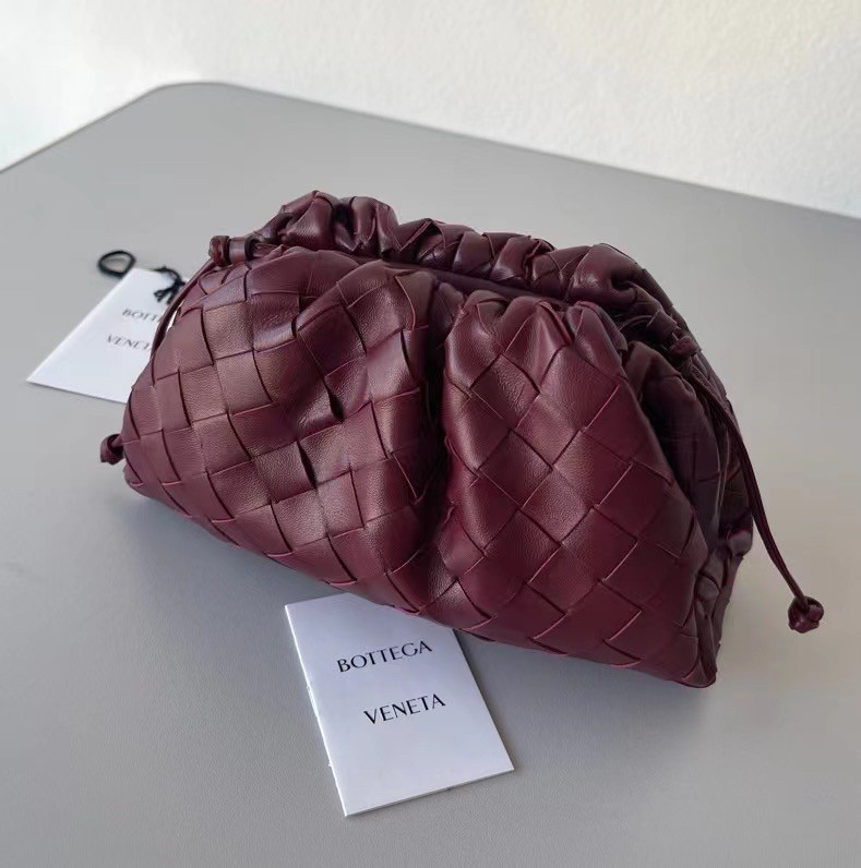 bo*te*ga Ve*ne*ta mini pouch in grape intrecciato lambskin