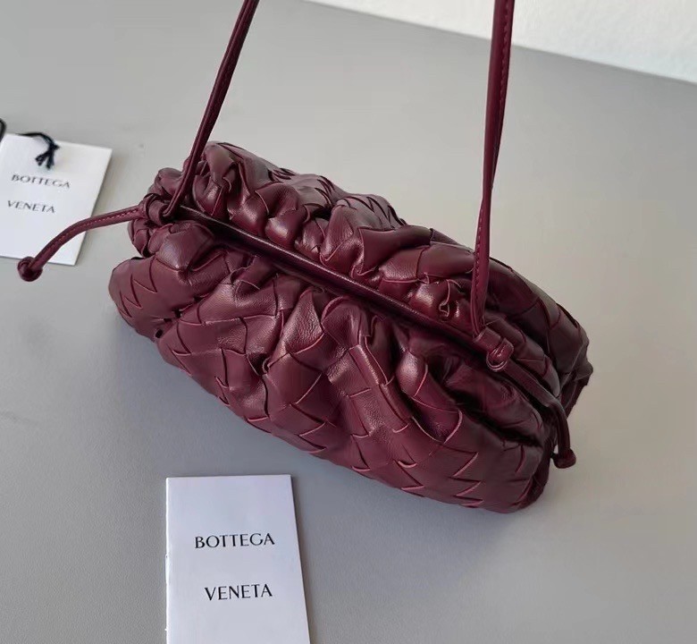 bo*te*ga Ve*ne*ta mini pouch in grape intrecciato lambskin