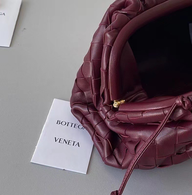 bo*te*ga Ve*ne*ta mini pouch in grape intrecciato lambskin