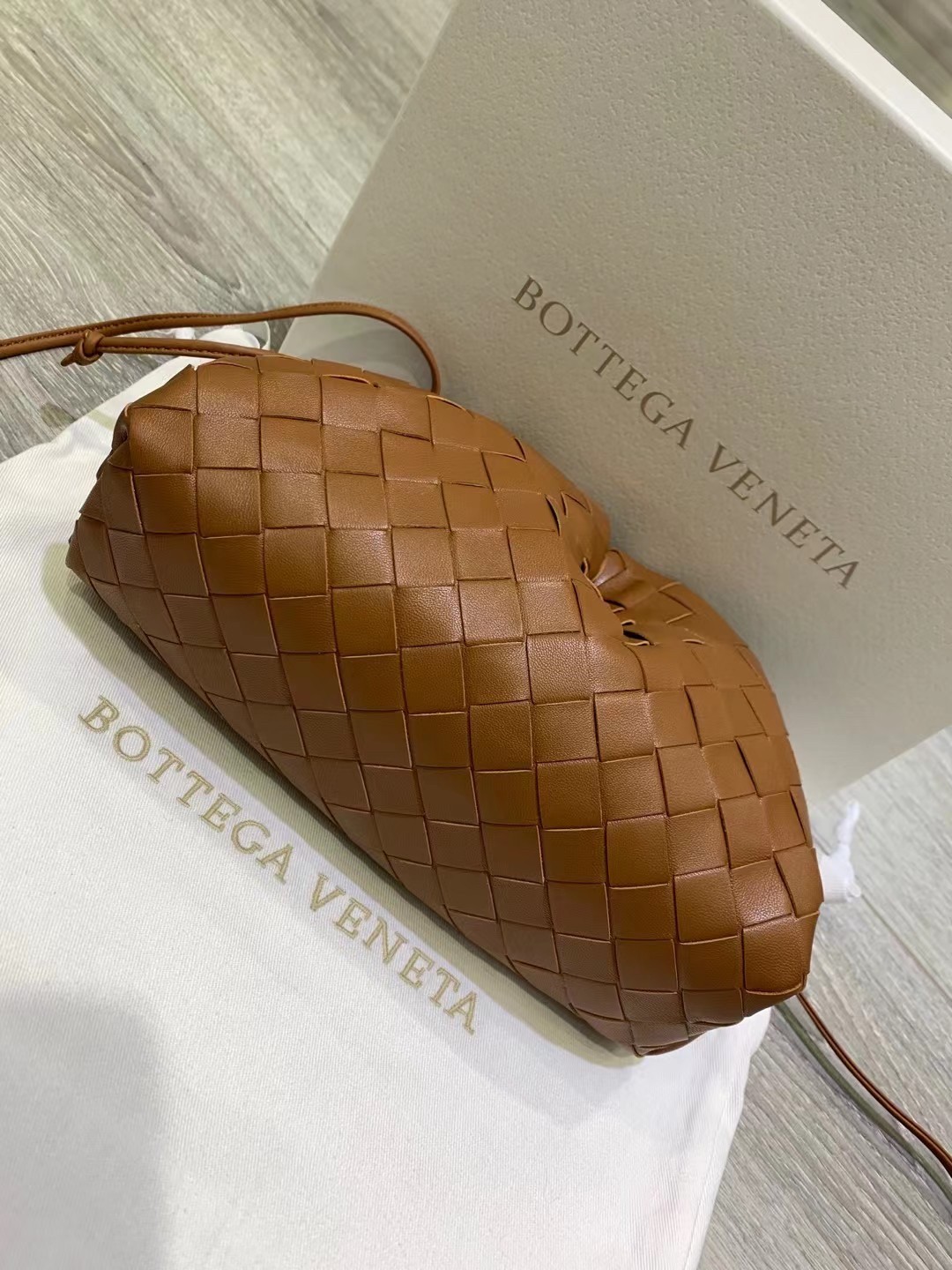 bo*te*ga Ve*ne*ta mini pouch in caramel intrecciato lambskin
