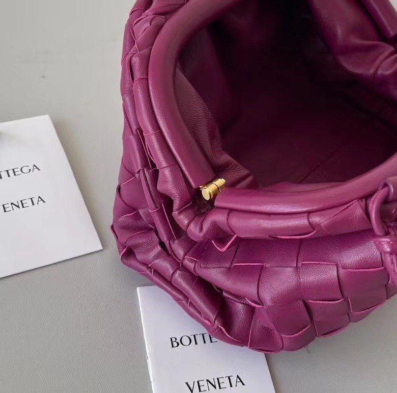 bo*te*ga Ve*ne*ta mini pouch in cinnabar intrecciato lambskin