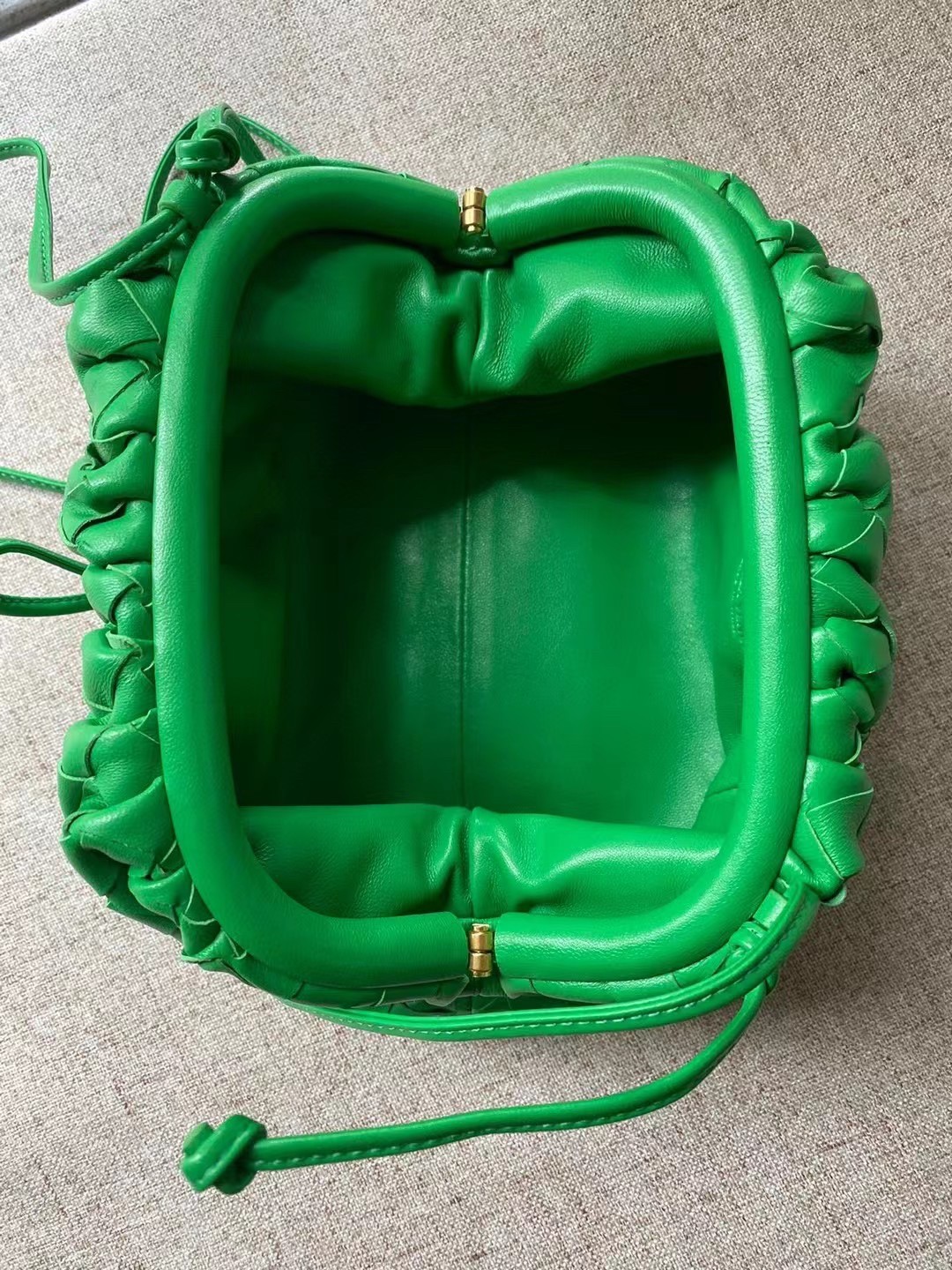 bo*te*ga Ve*ne*ta mini pouch in green intrecciato lambskin