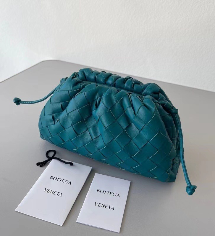 bo*te*ga Ve*ne*ta mini pouch in mallard intrecciato lambskin