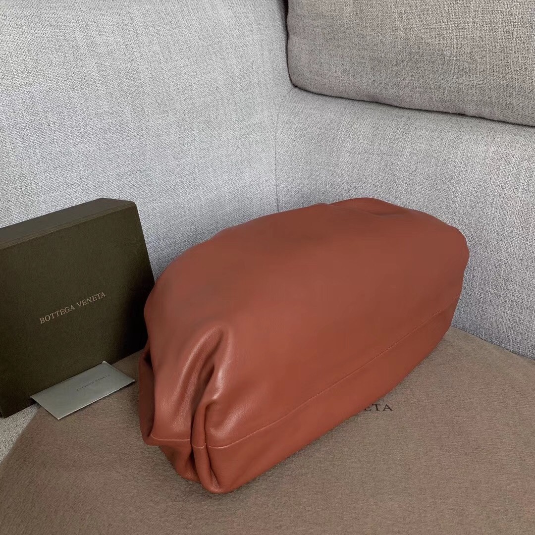 bo*te*ga Ve*ne*ta the pouch clutch in rust calfskin