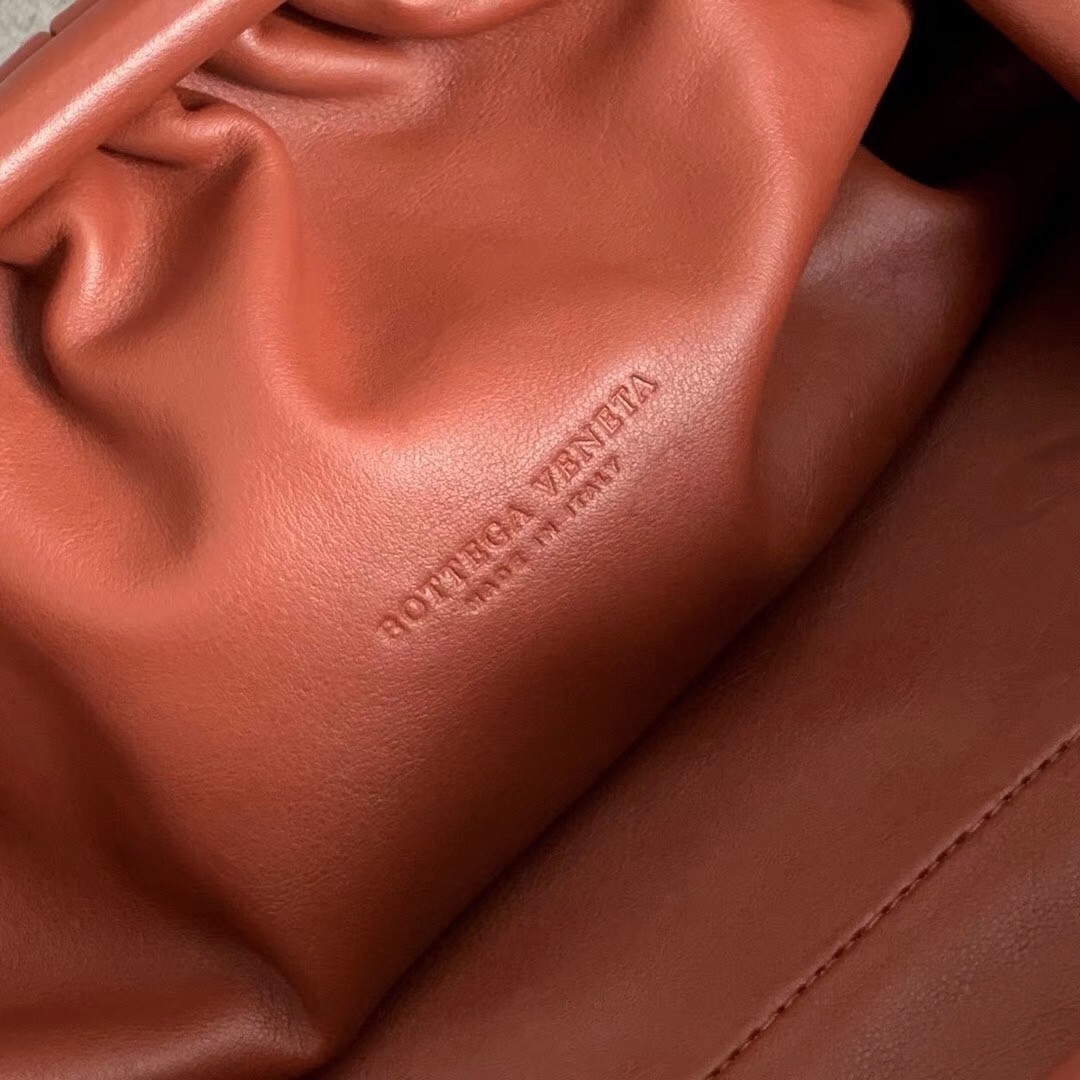 bo*te*ga Ve*ne*ta the pouch clutch in rust calfskin