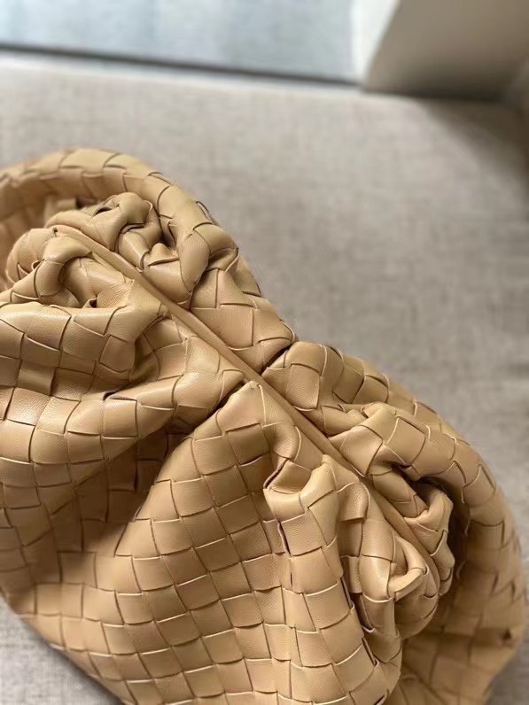 bo*te*ga Ve*ne*ta large pouch clutch in beige intrecciato lambskin