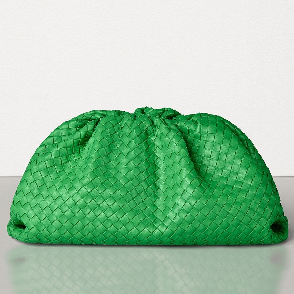 bo*te*ga Ve*ne*ta the pouch clutch in green intrecciato leather