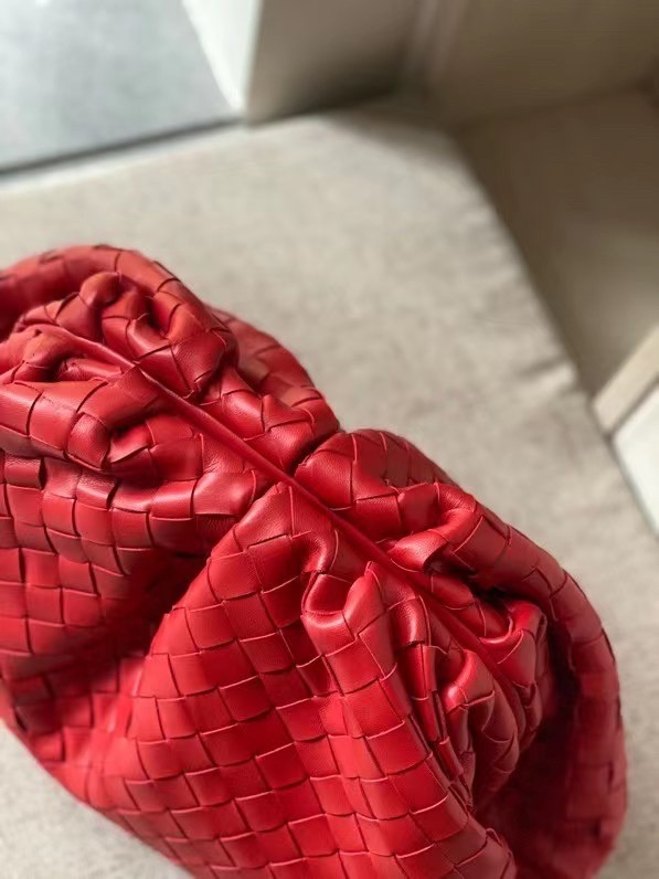 bo*te*ga Ve*ne*ta large pouch clutch in red intrecciato lambskin