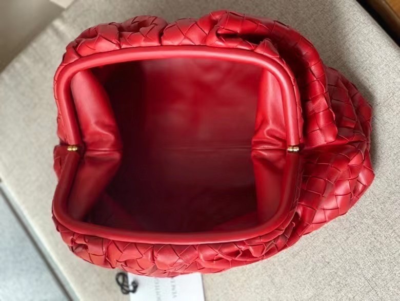bo*te*ga Ve*ne*ta large pouch clutch in red intrecciato lambskin