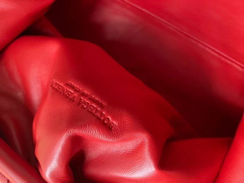 bo*te*ga Ve*ne*ta large pouch clutch in red intrecciato lambskin