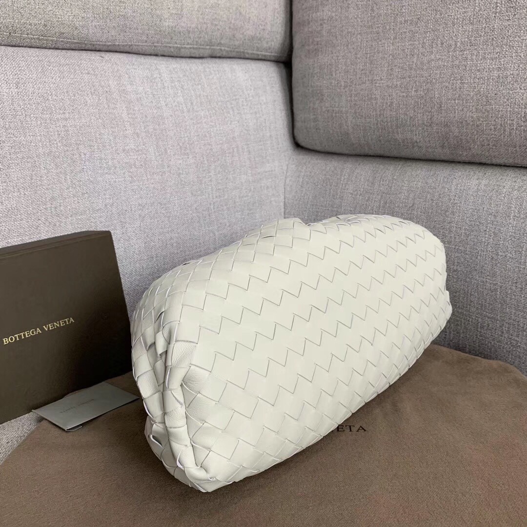 bo*te*ga Ve*ne*ta the pouch clutch in plaster intrecciato leather