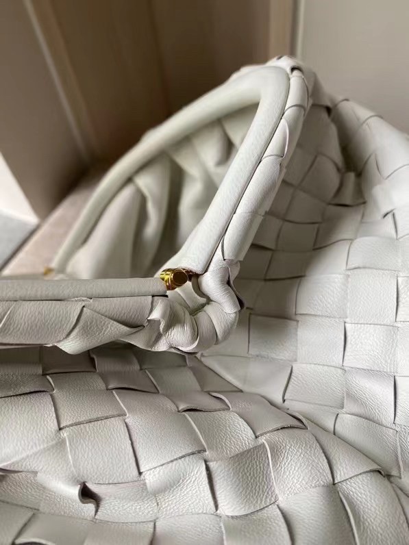 bo*te*ga Ve*ne*ta the pouch clutch in plaster intrecciato leather