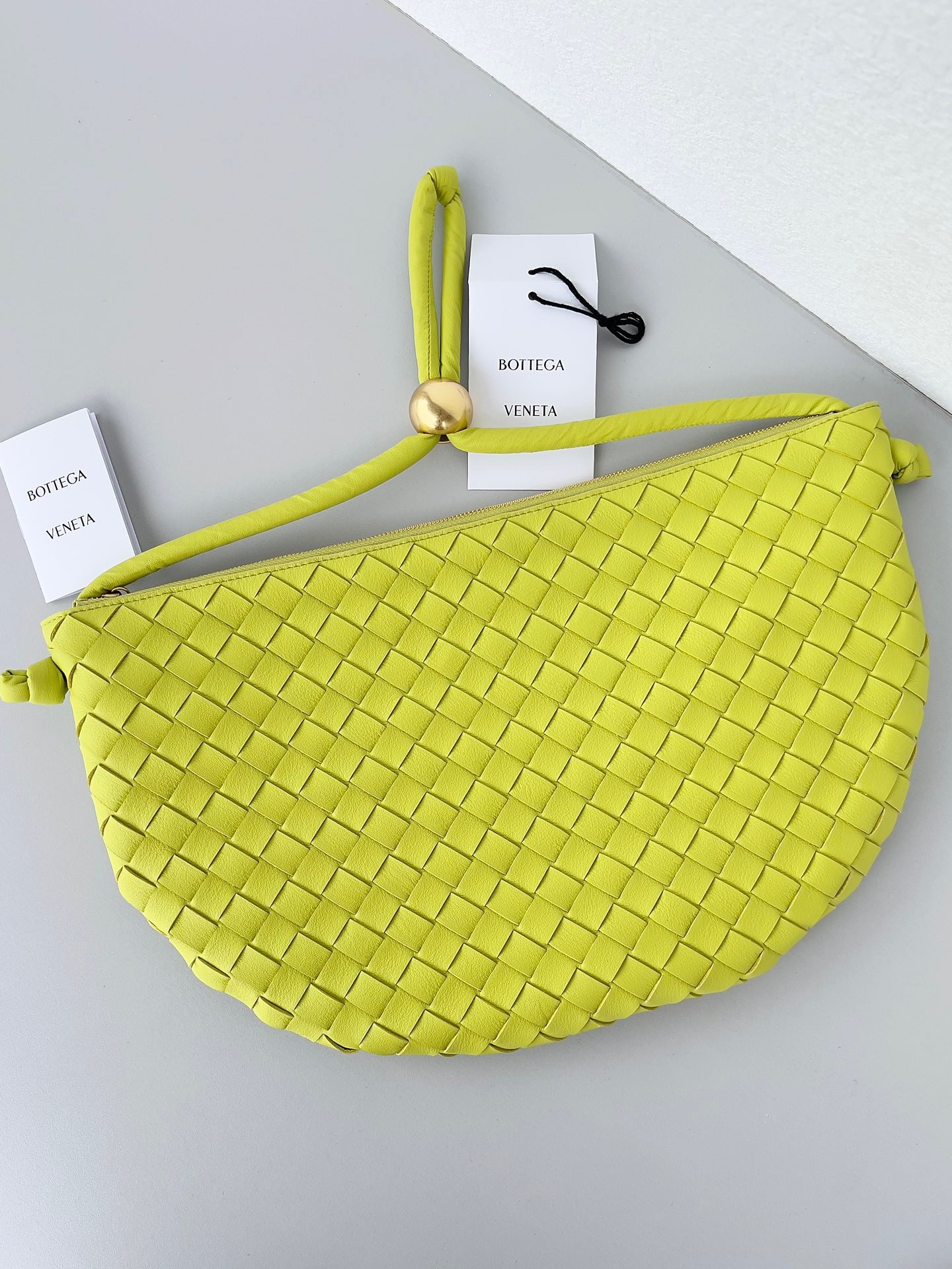 bo*te*ga Ve*ne*ta turn bag in acid kiwi intrecciato lambskin