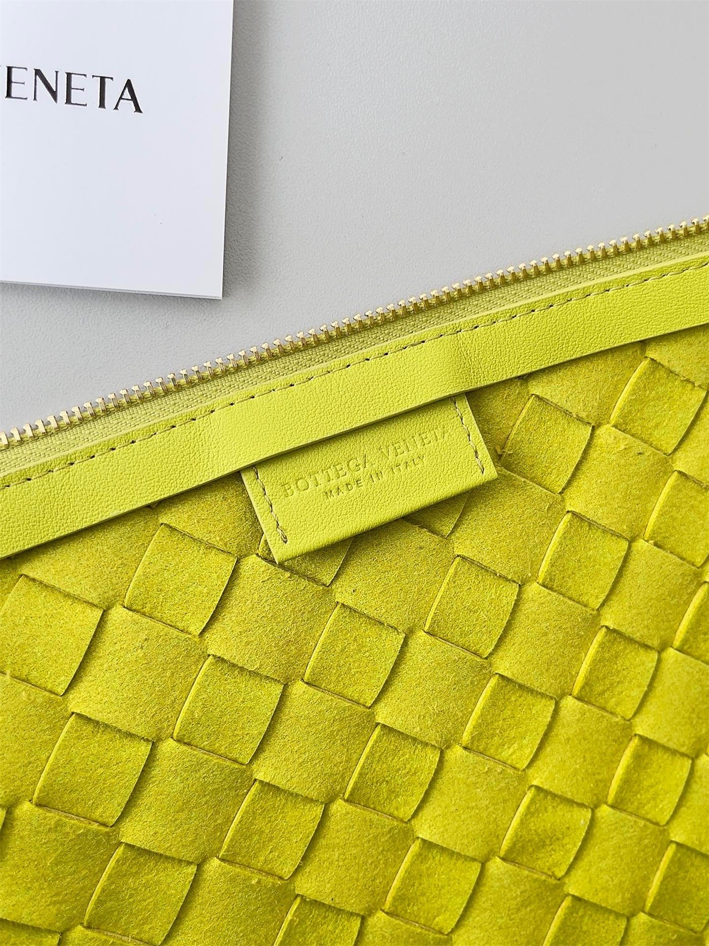 bo*te*ga Ve*ne*ta turn bag in acid kiwi intrecciato lambskin