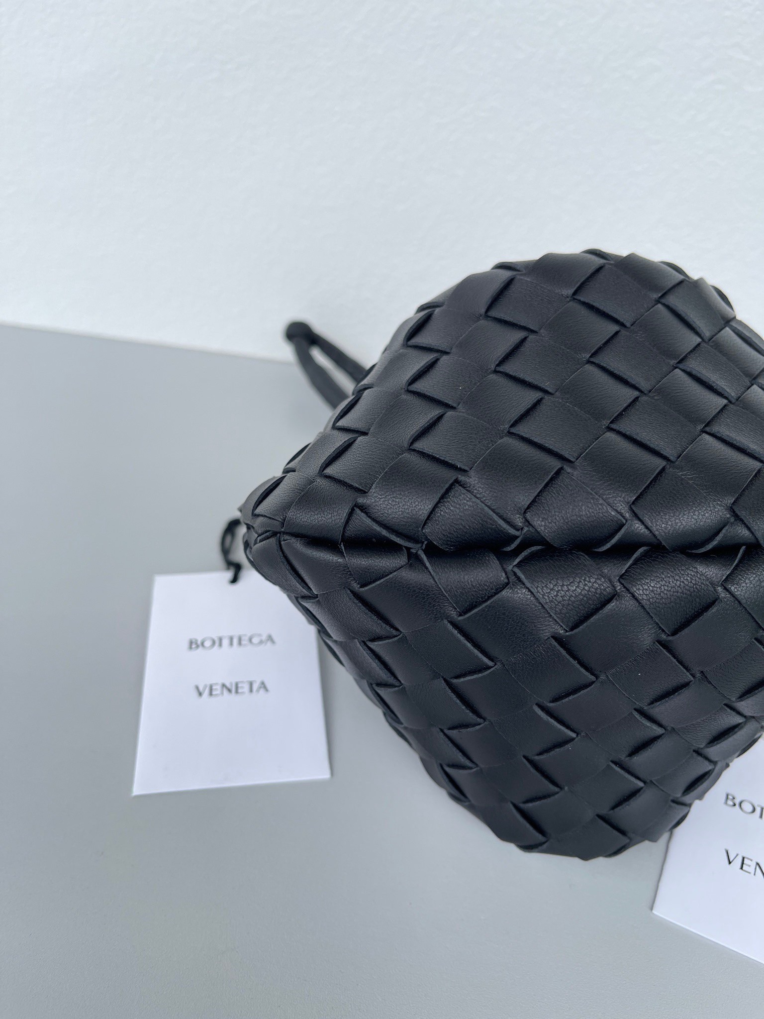 bo*te*ga Ve*ne*ta turn bag in black intrecciato lambskin