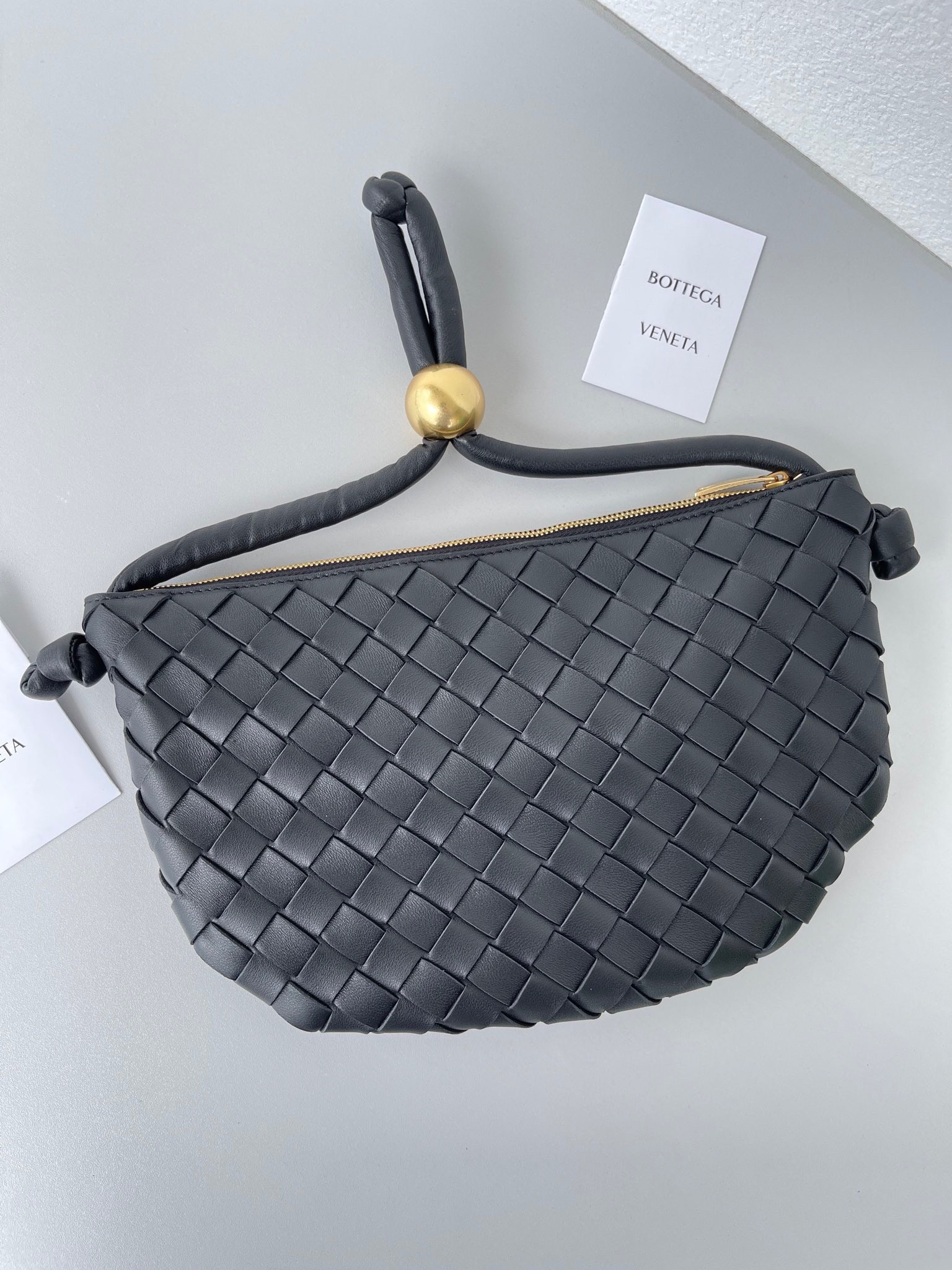 bo*te*ga Ve*ne*ta turn bag in black intrecciato lambskin