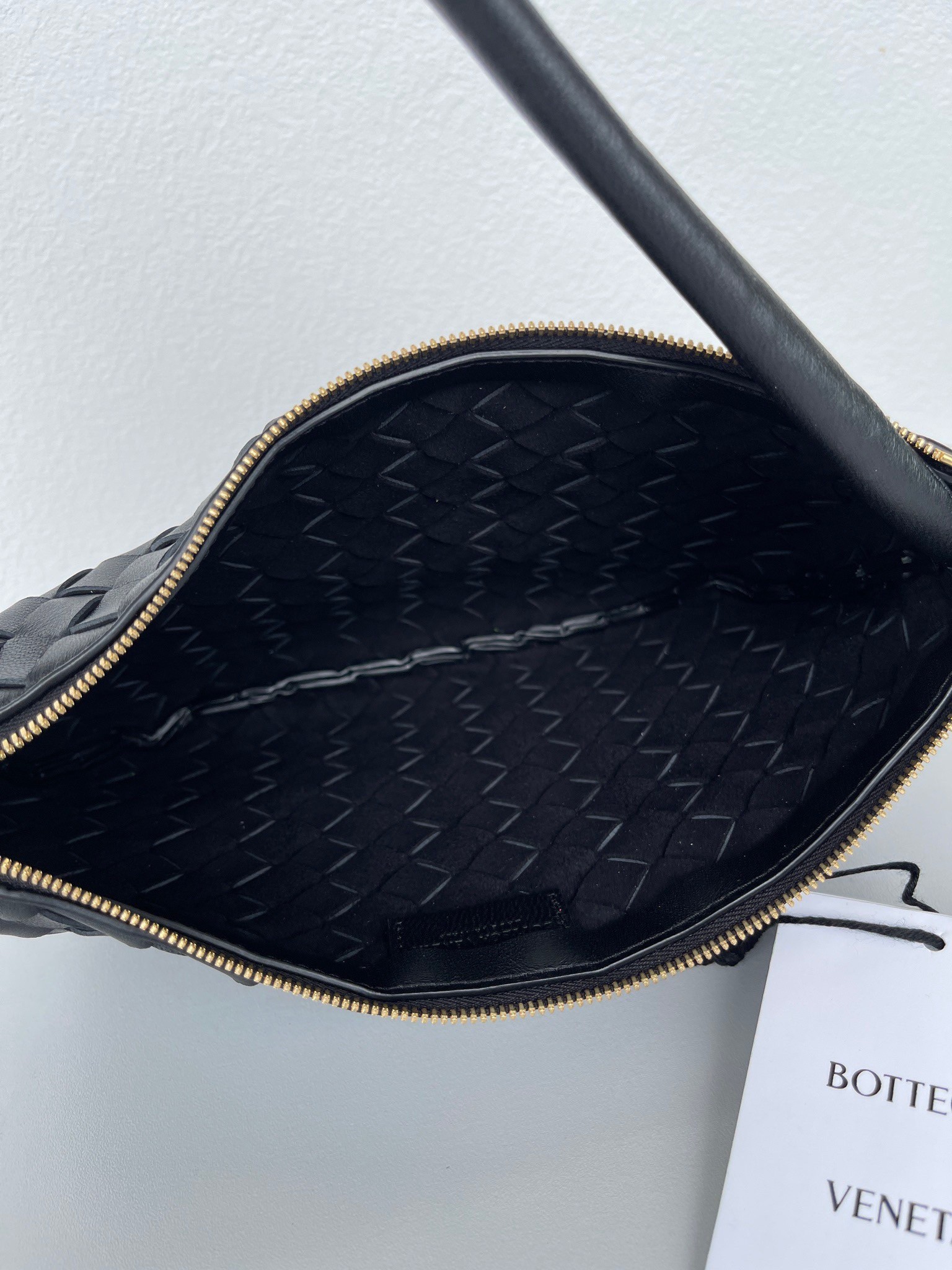 bo*te*ga Ve*ne*ta turn bag in black intrecciato lambskin