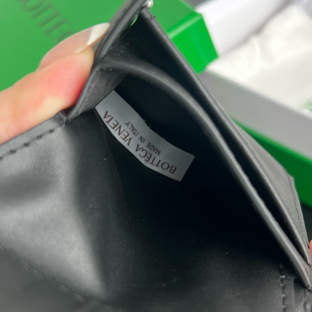 bo*te*ga Ve*ne*ta bi-fold wallet with coin purse in black intrecciato calfskin