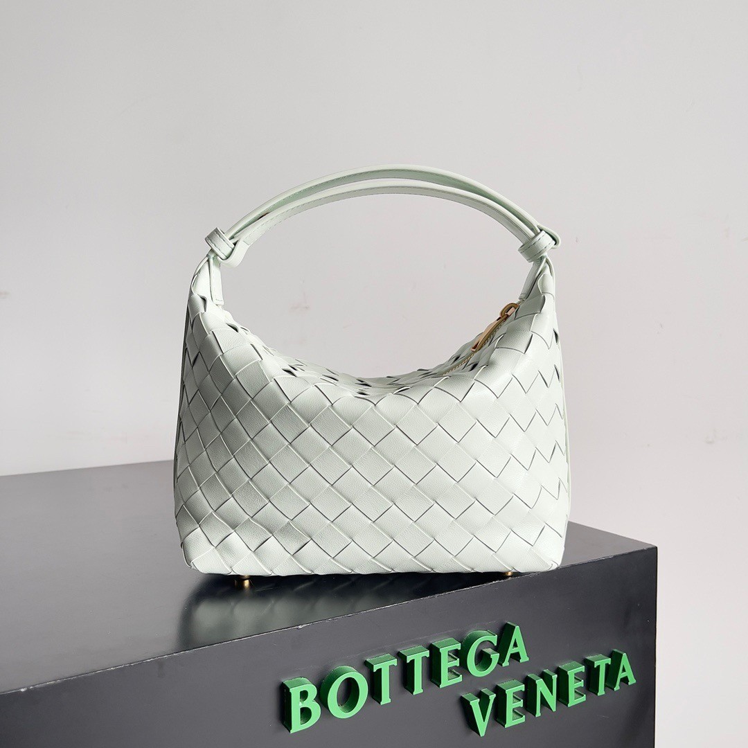 bo*te*ga Ve*ne*ta mini wallace bag in glacier intrecciato calfskin