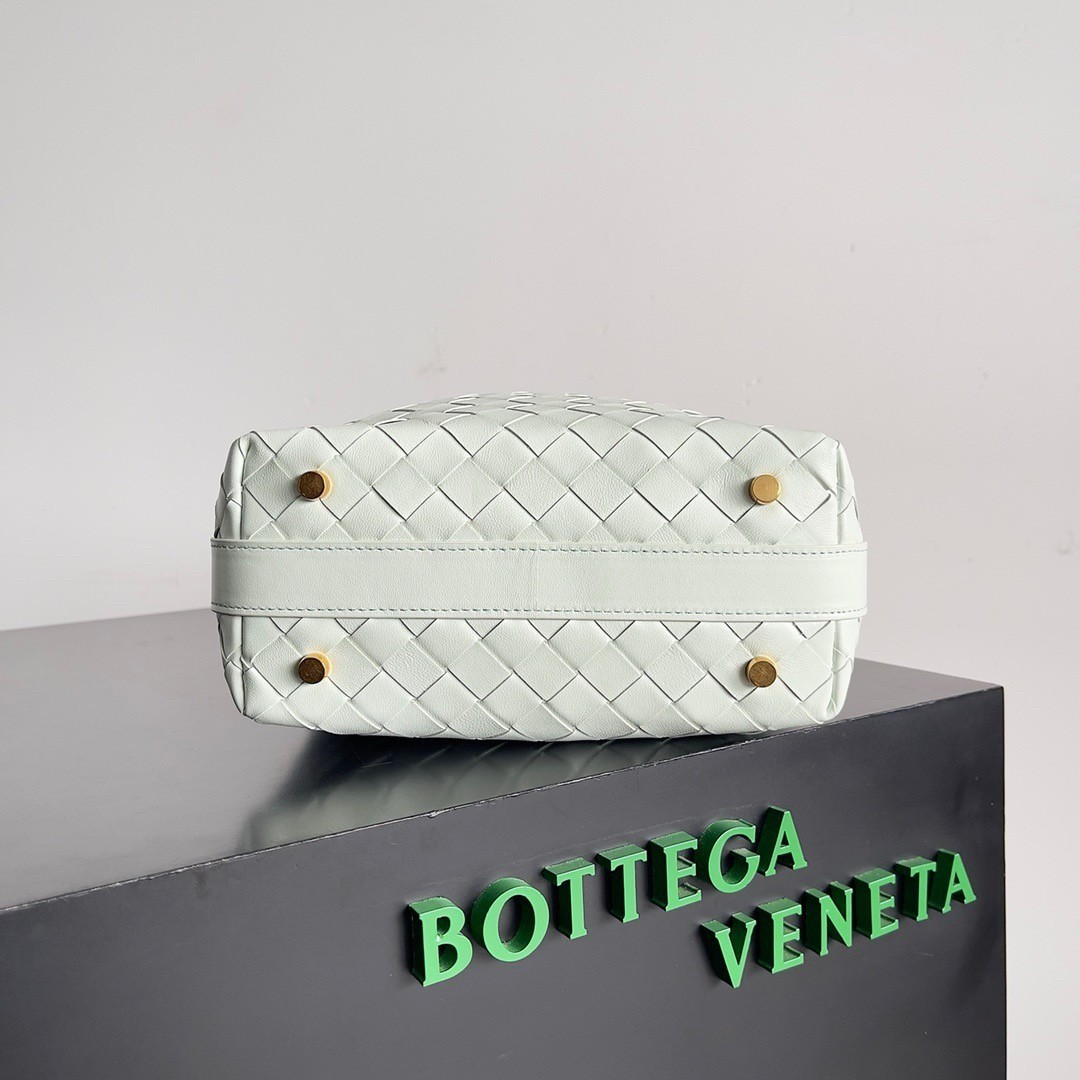 bo*te*ga Ve*ne*ta mini wallace bag in glacier intrecciato calfskin