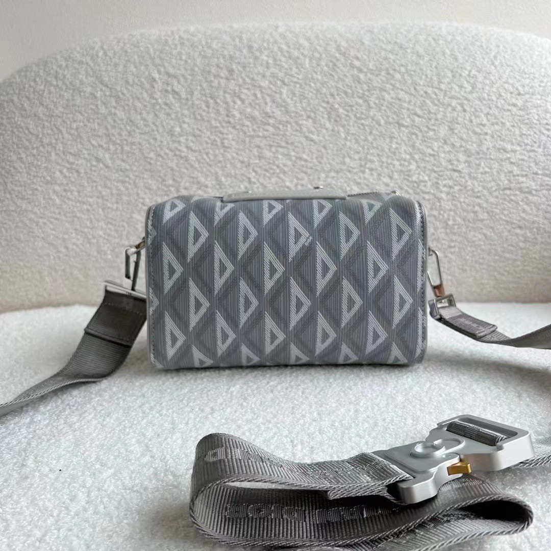 D*or lingot messenger bag in gray cd diamond canvas