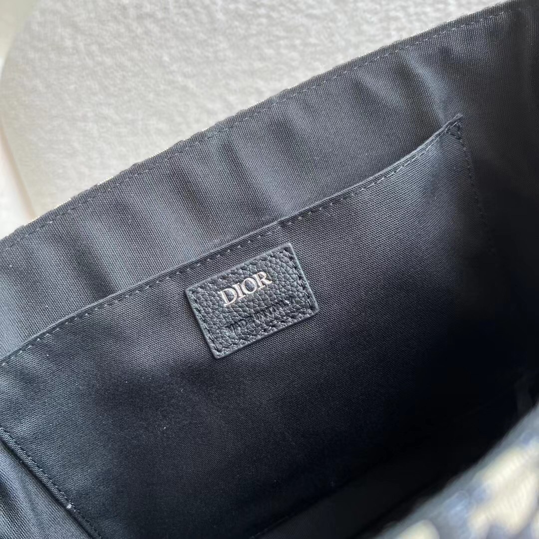 D*or explorer messenger bag in black D*or oblique jacquard