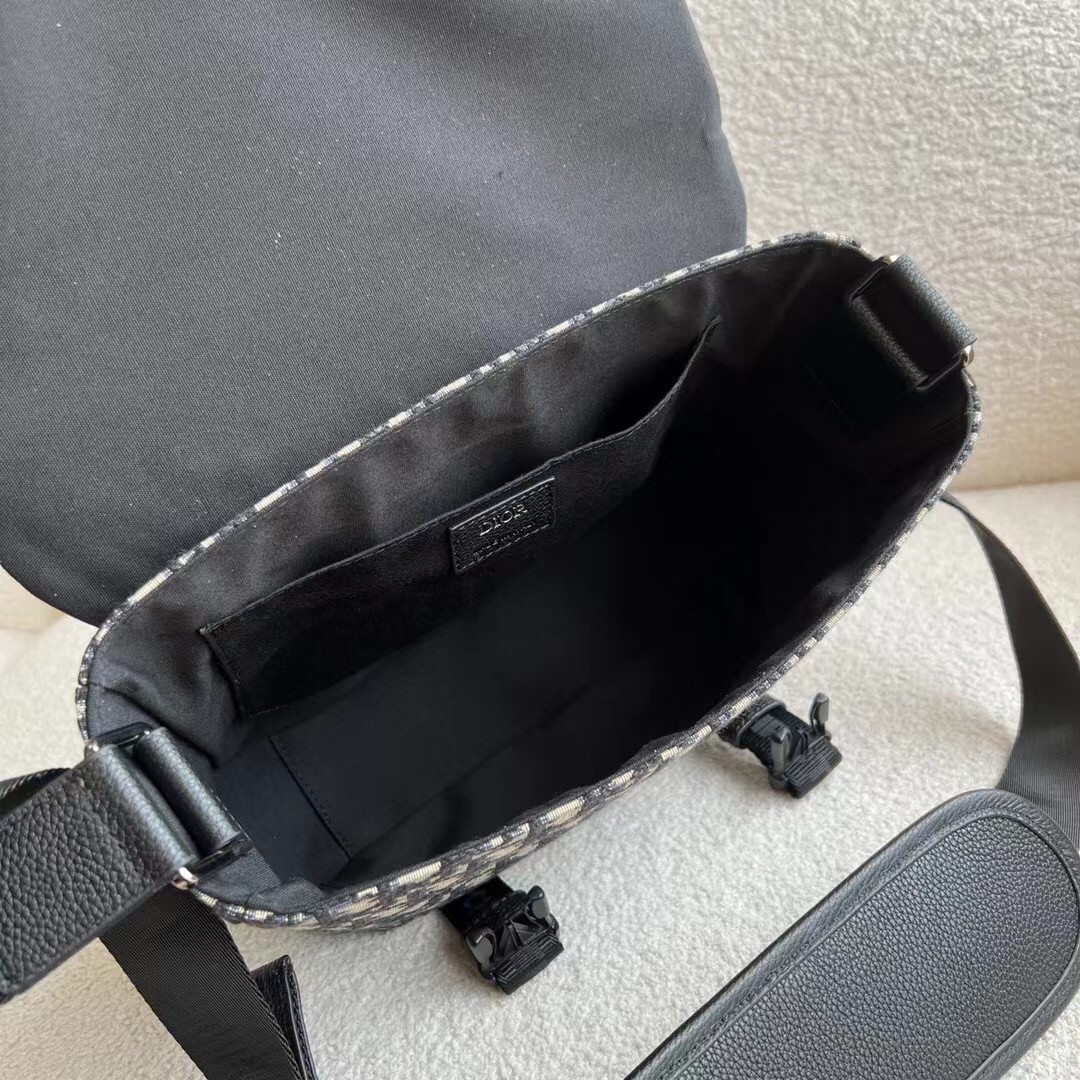 D*or explorer messenger bag in black D*or oblique jacquard