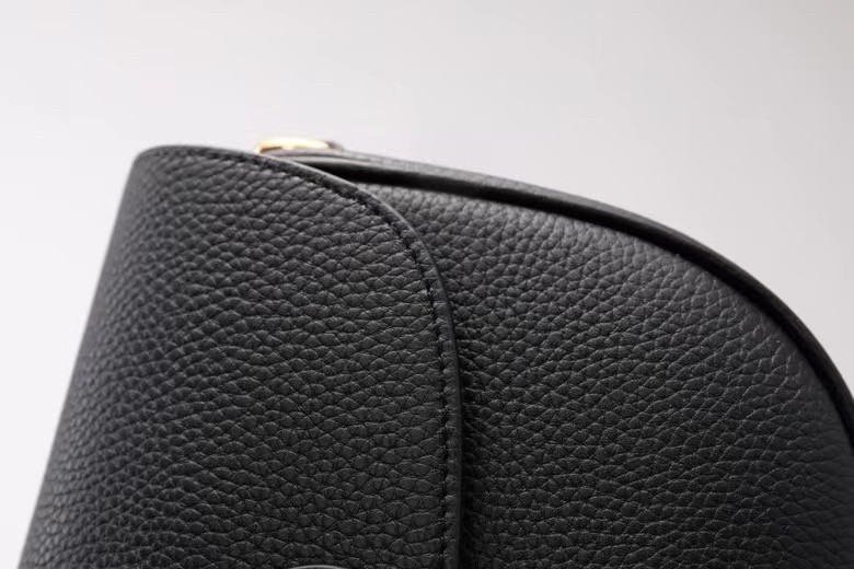 D*or medium bobby bag in black grained calfskin