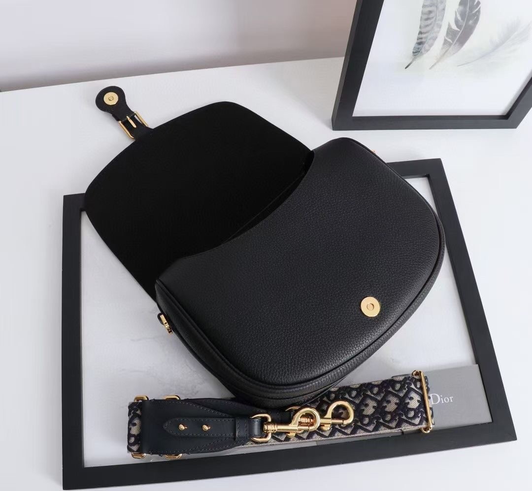 D*or large bobby bag in black grained calfskin