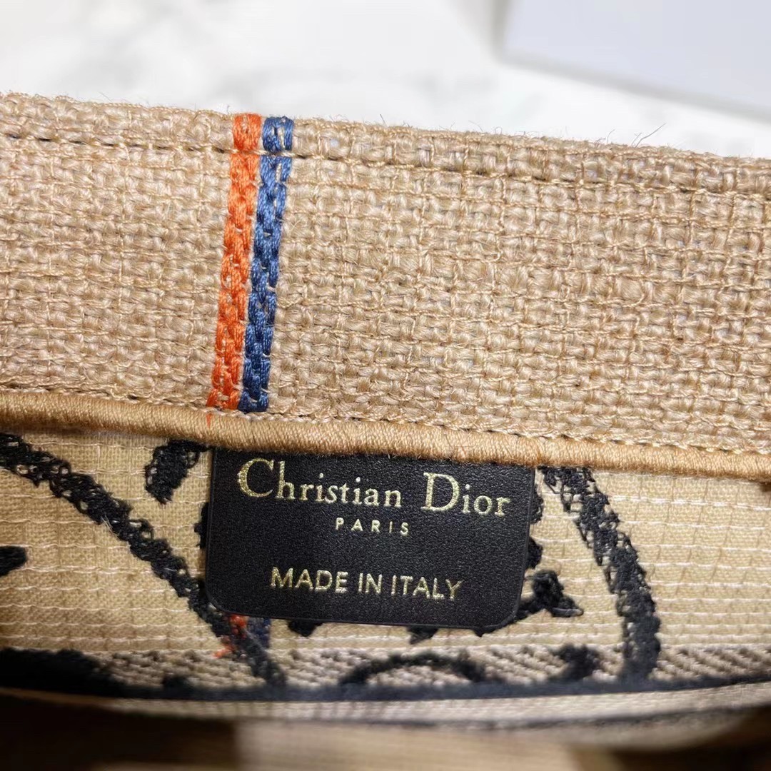 D*or small book tote bag in beige jute canvas with D*or union motif