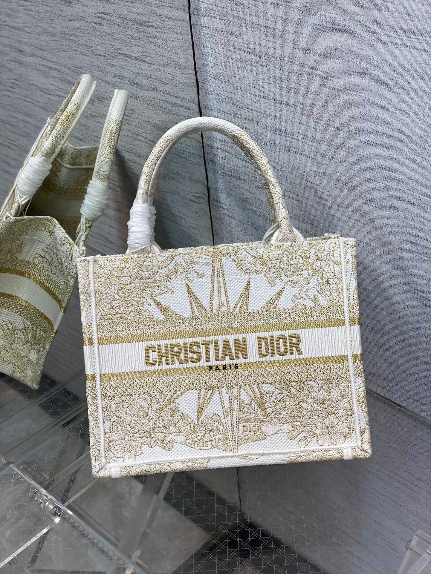 D*or small book tote bag in gold rêve d