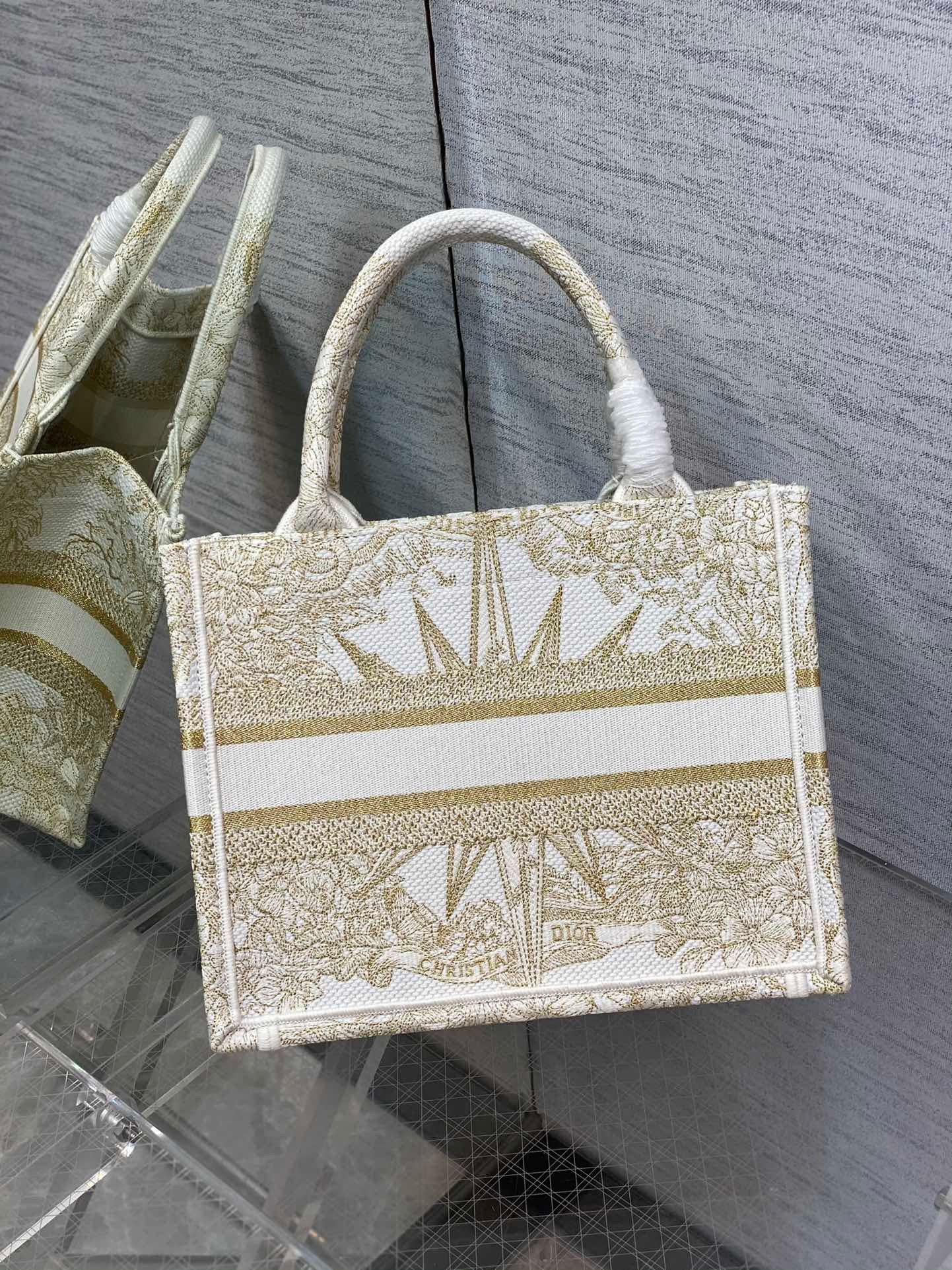D*or small book tote bag in gold rêve d