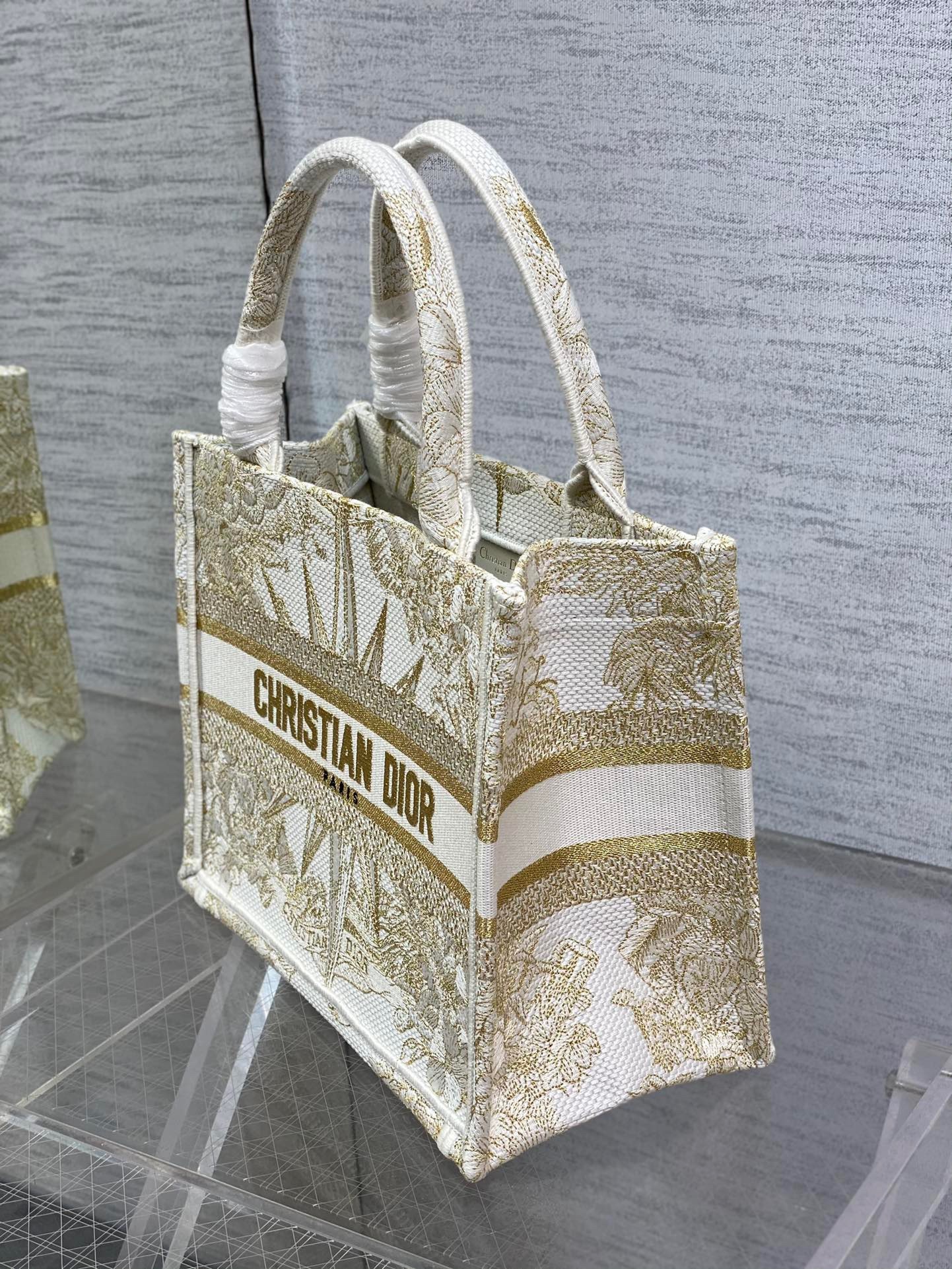 D*or small book tote bag in gold rêve d