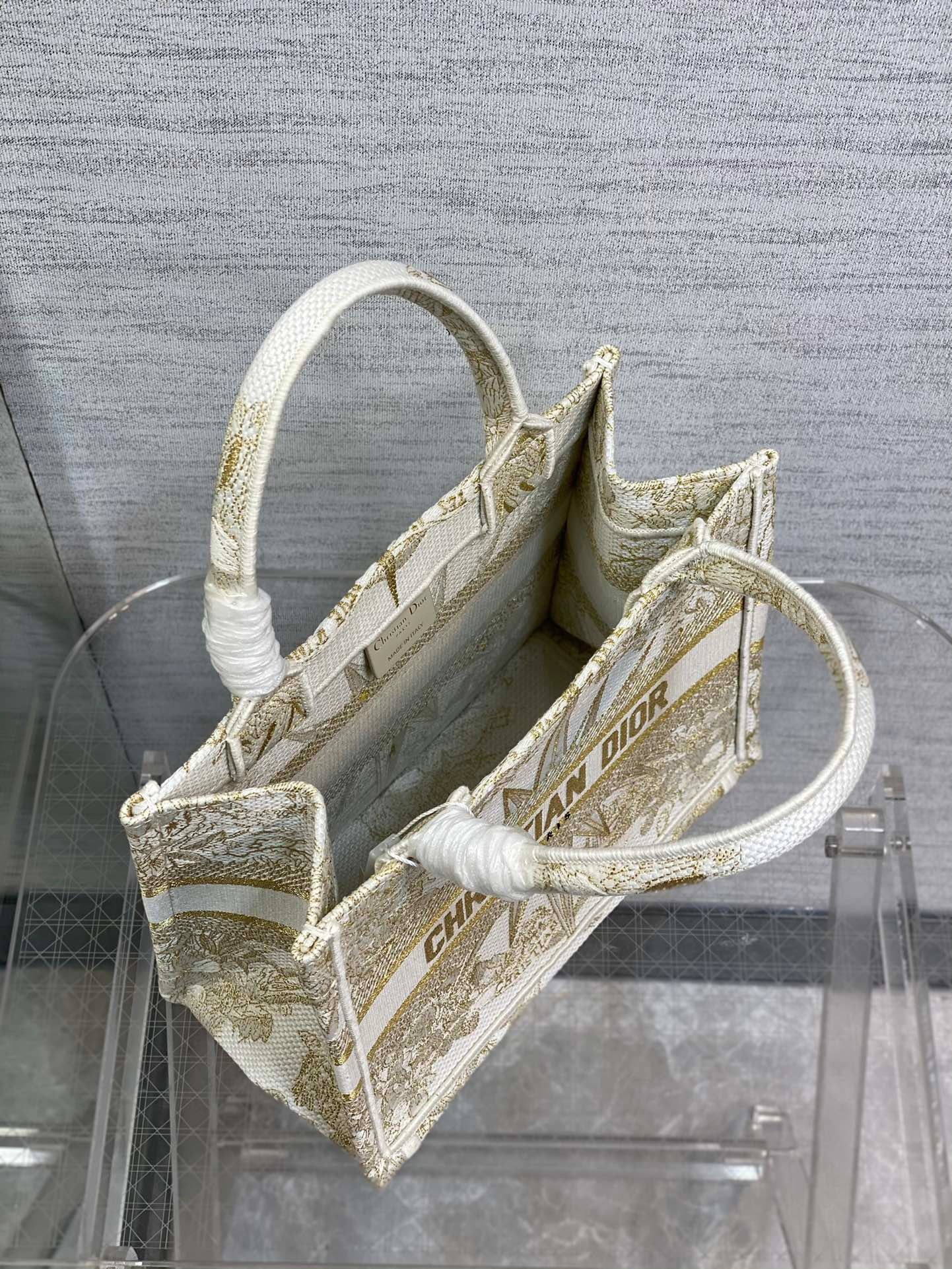 D*or small book tote bag in gold rêve d