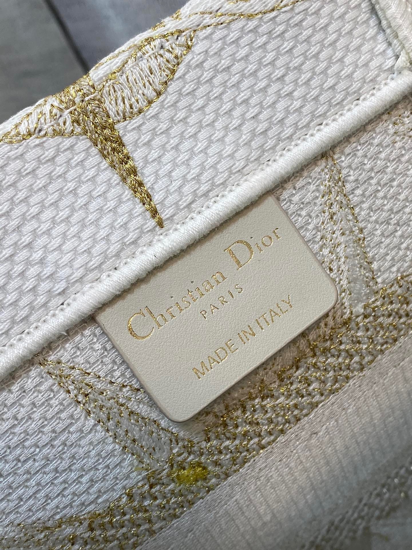 D*or small book tote bag in gold rêve d