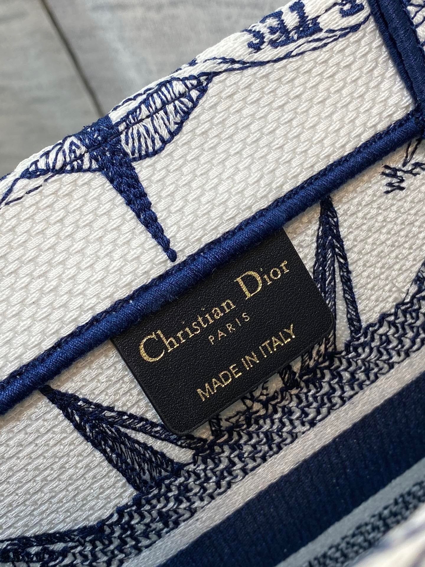 D*or small book tote bag in white & blue rêve d